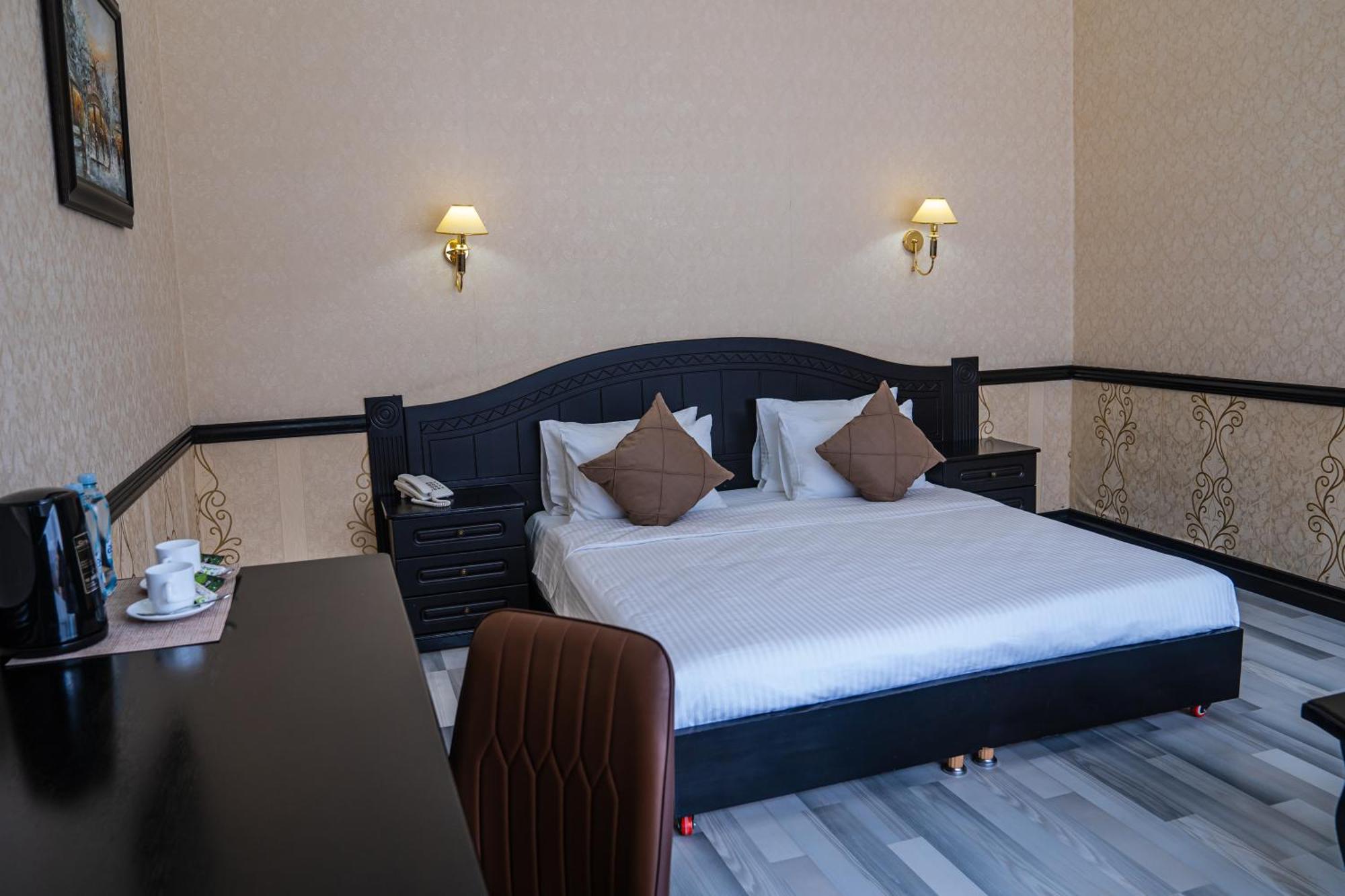 Belon Lux Hotel Astaná Habitación foto